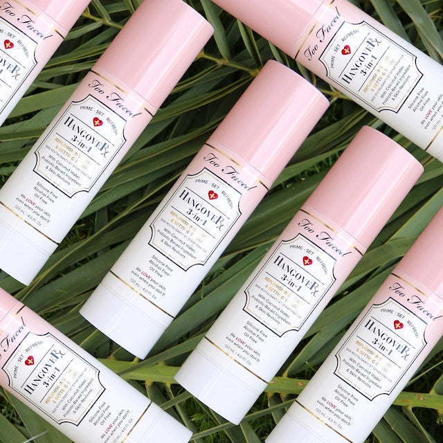 Hangover 3-in-1 Spray - Base de teint Revitalisante et Spray fixateur 3-en-1